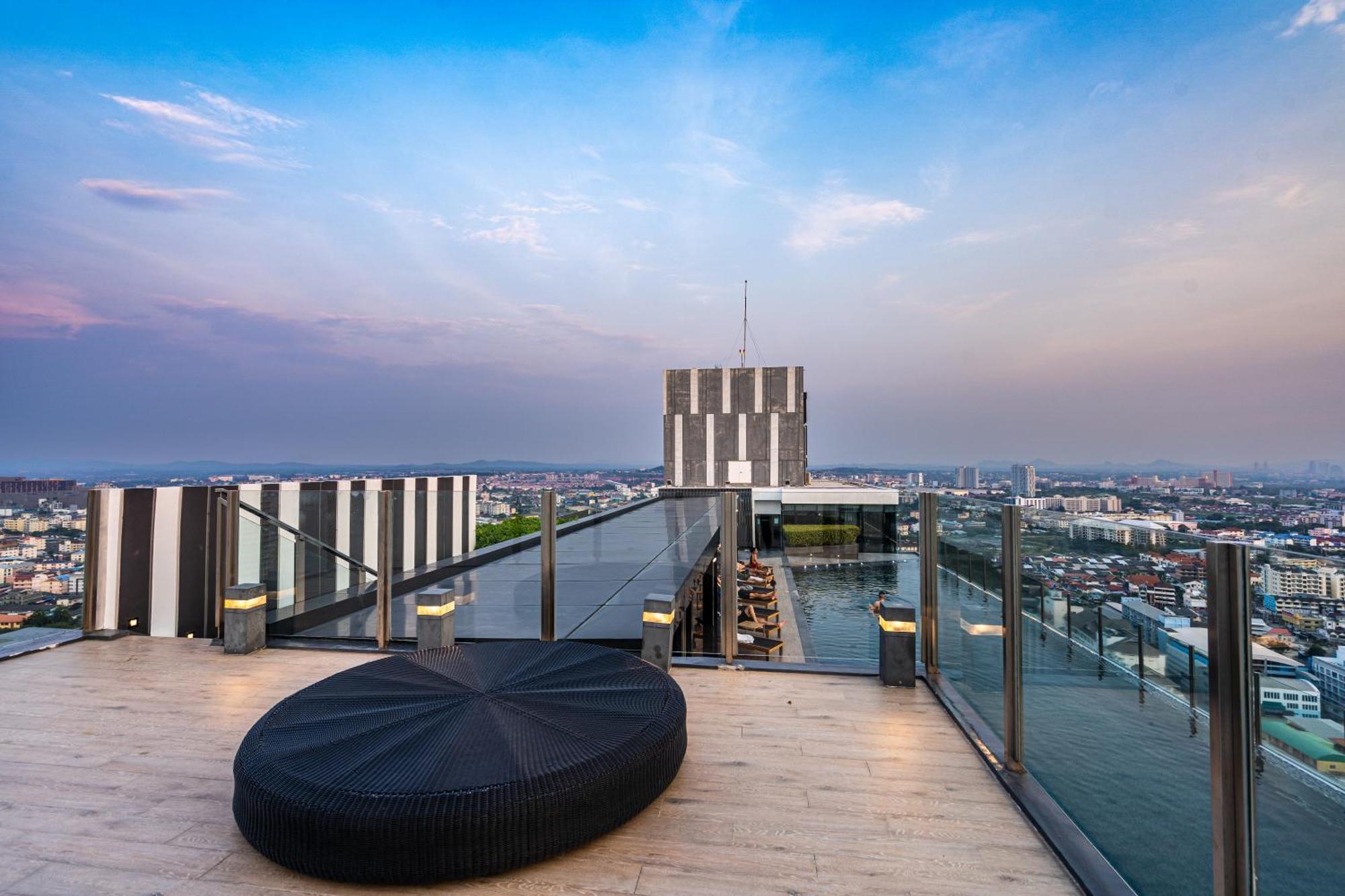 The Base Pattaya By Nami Aparthotel Bagian luar foto